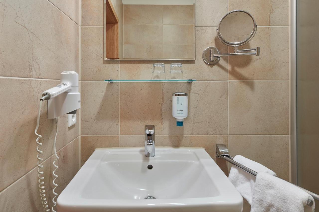 Hotel Friesenhof ファーレル エクステリア 写真